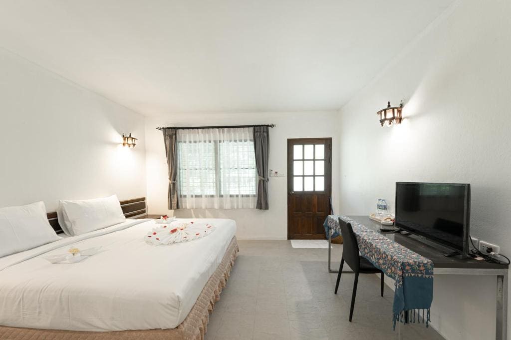 Superior Double or Twin Room room - Image 2