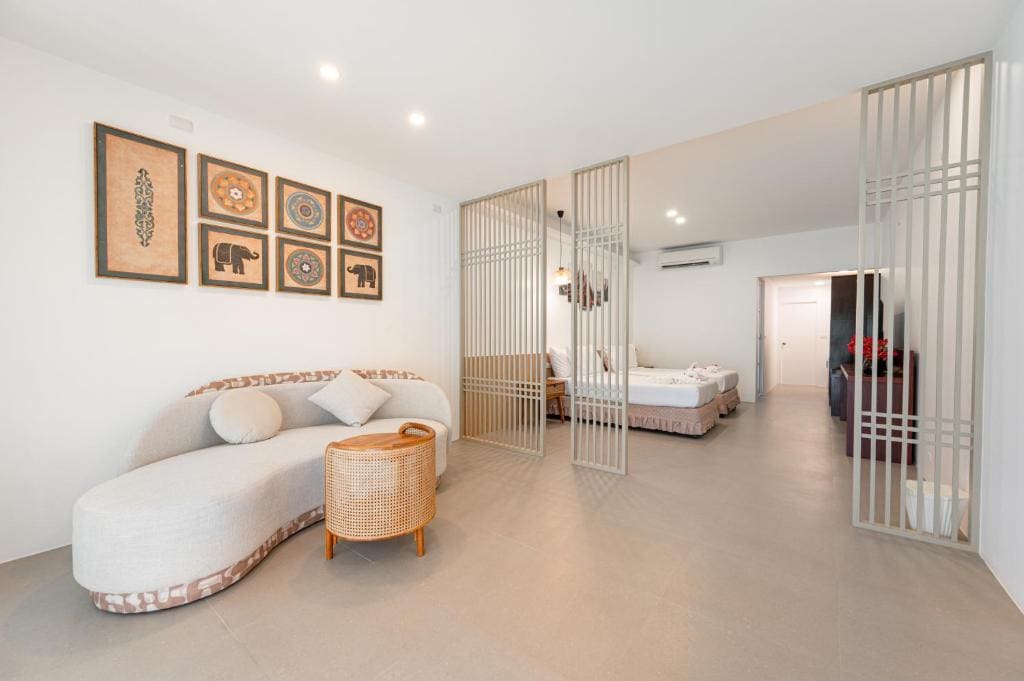 Deluxe Double or Twin Room with Lake View room - Image 1