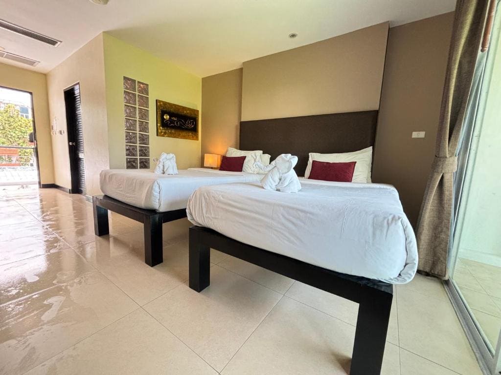 Superior Twin Room room - Image 2