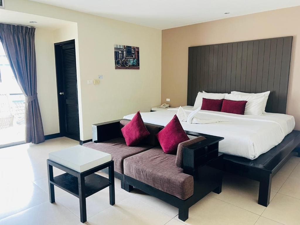 Deluxe Triple Room room - Image 3