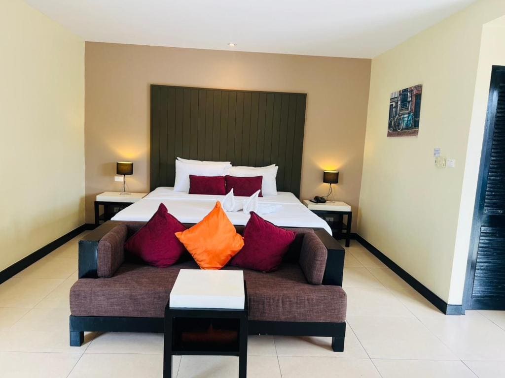 Deluxe Triple Room room - Image 2