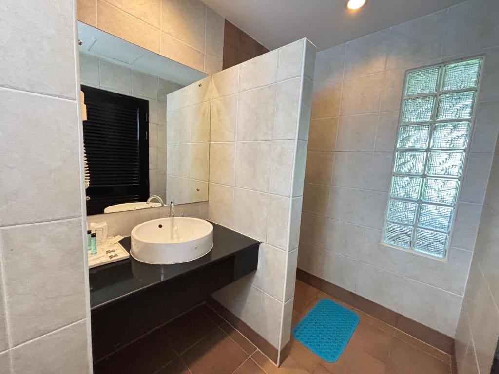 Superior Twin Room room - Image 3