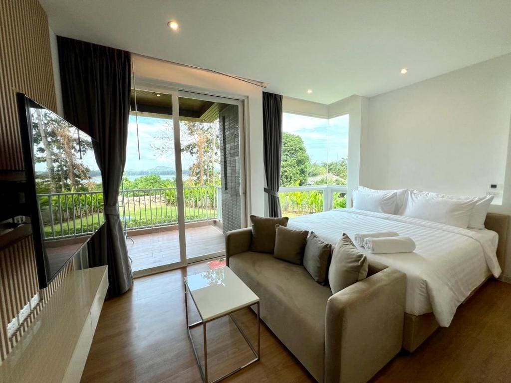 Studio with Balcony room - Image 2