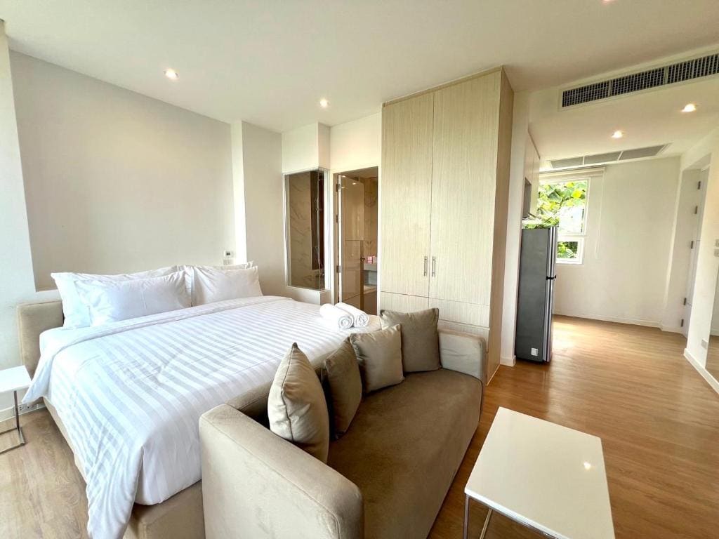 Studio with Balcony room - Image 3
