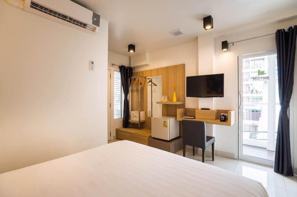 Queen Room with Balcony room - Image 2