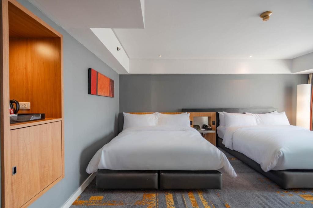Deluxe King Room room - Image 1