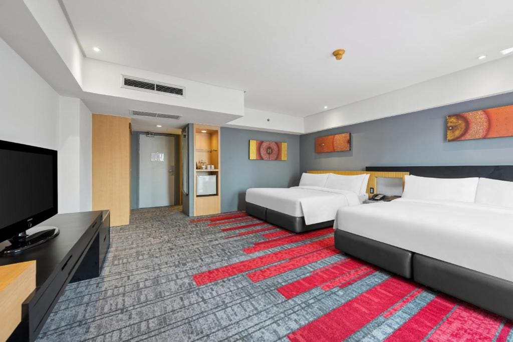 Grand Deluxe Two Queen Room room - Image 3