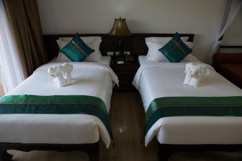 Deluxe Double or Twin Room with Pool Access room - Image 2