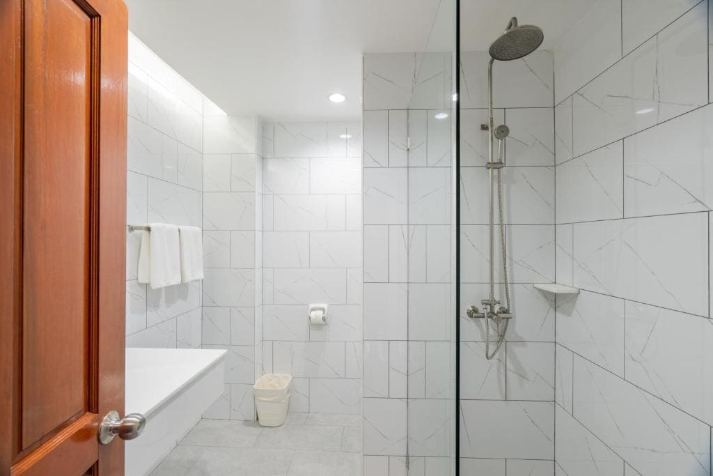 Signature Mountain View room - Image 1