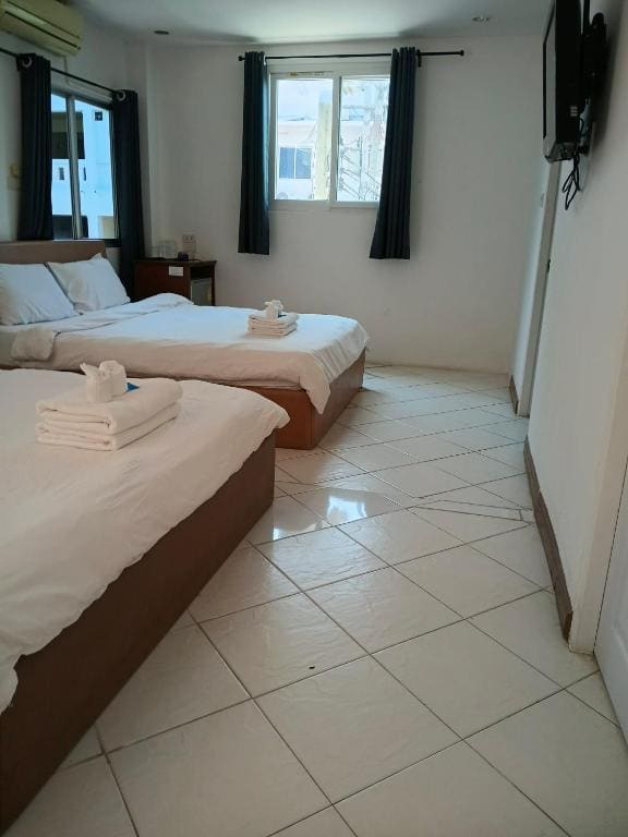 Budget Twin Room room - Image 2