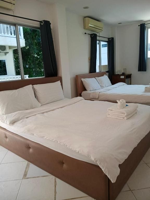 Budget Twin Room room - Image 3