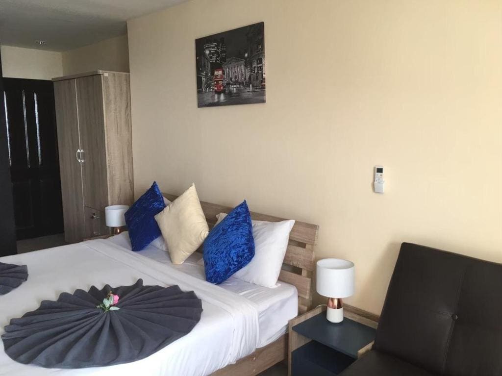 Double Room with Balcony and Sea View room - Image 3