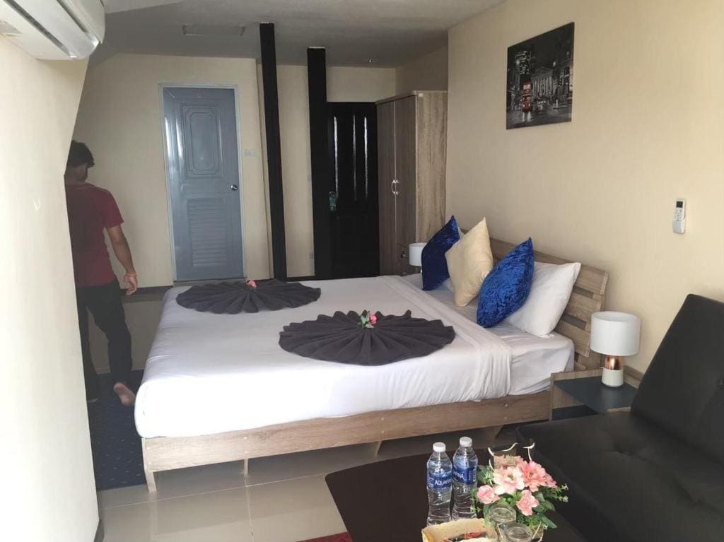 Double Room with Balcony and Sea View room - Image 1