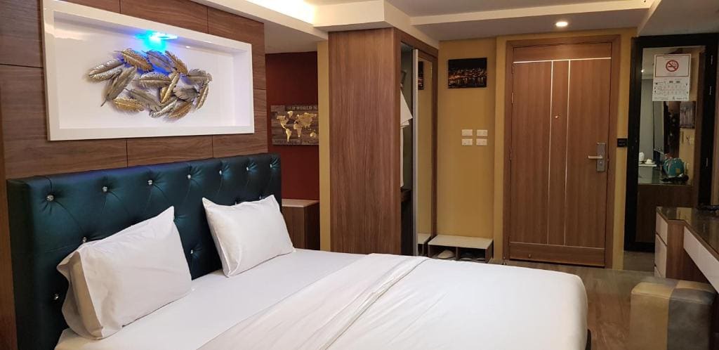 Family Suite with Jacuzzi room - Image 3