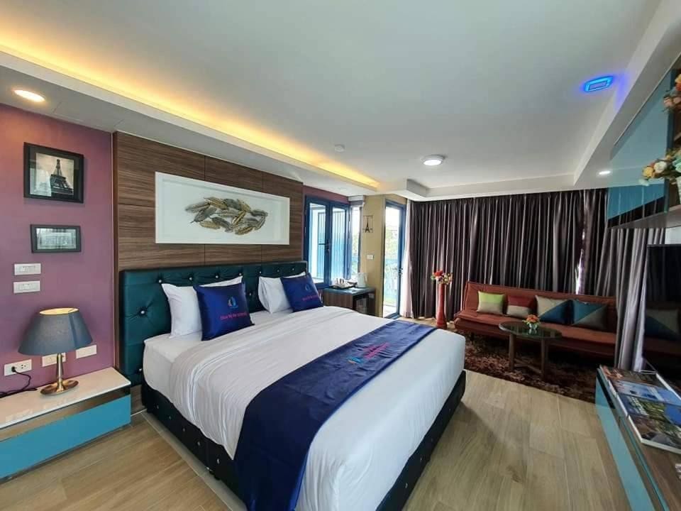 Grand Suite with Jacuzzi room - Image 2
