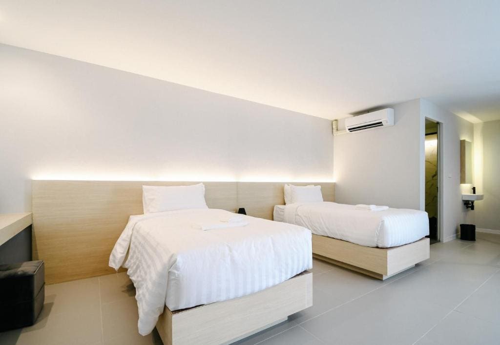 Standard Twin Room room - Image 2