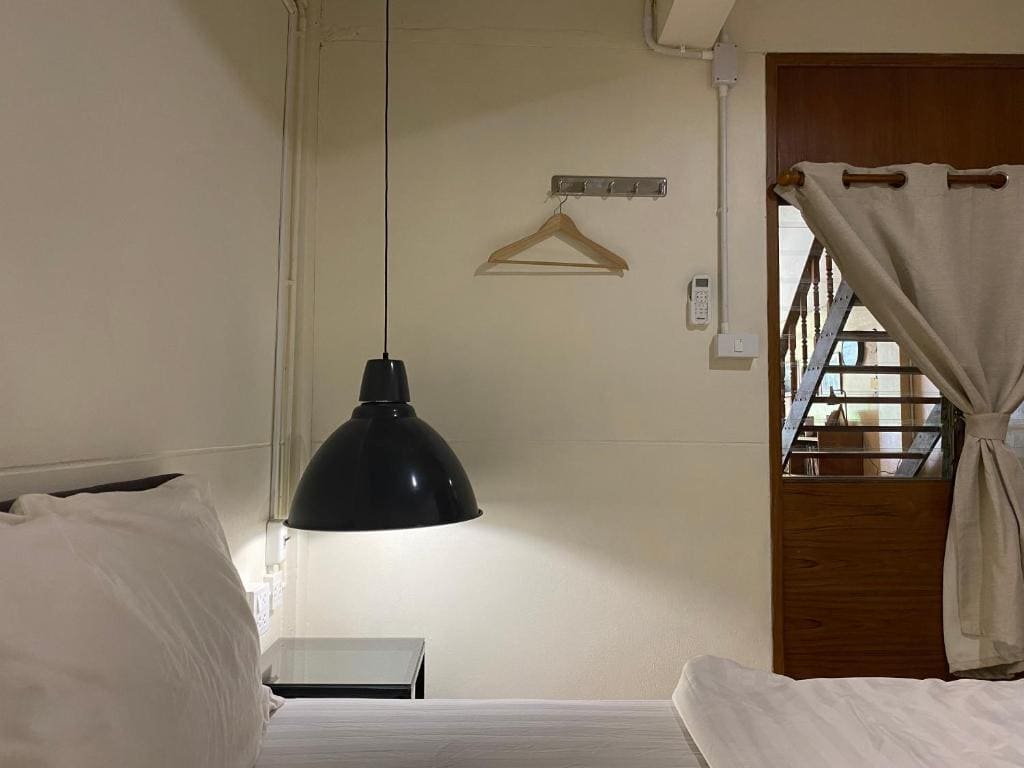 Queen Room with Shared Bathroom room - Image 2