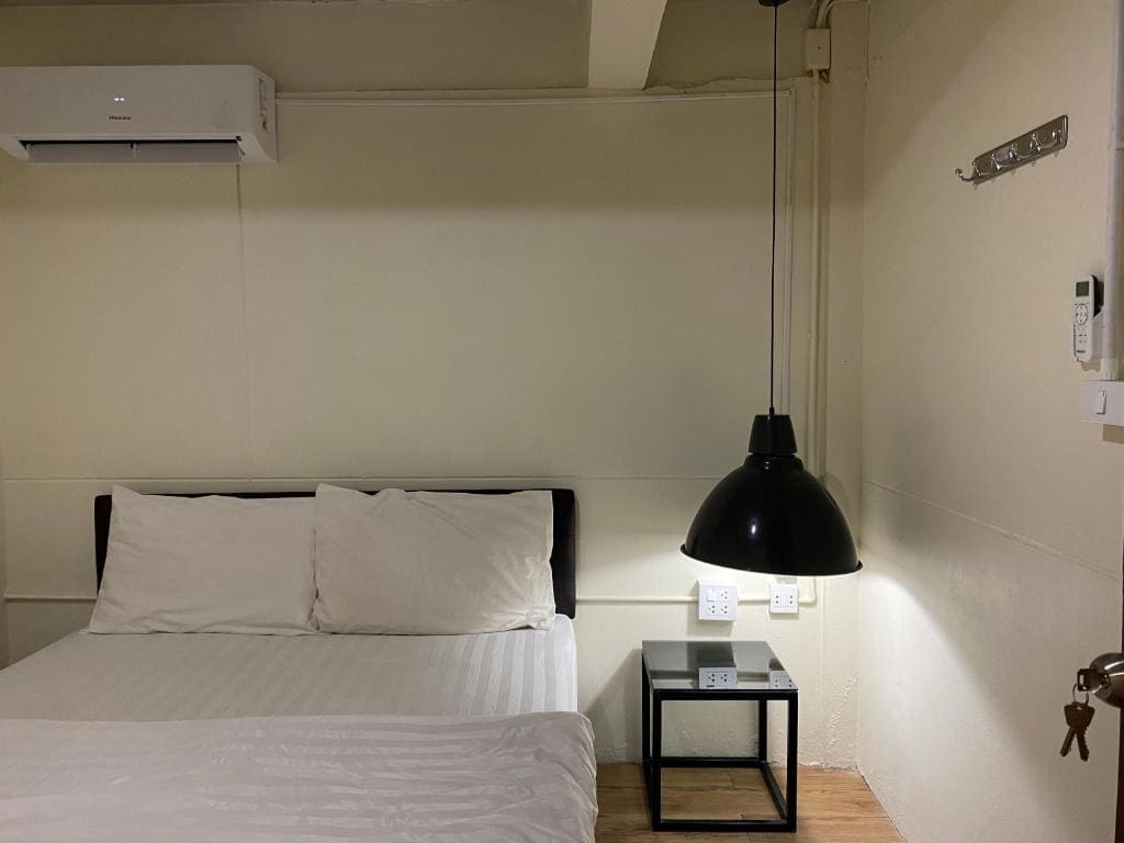 Queen Room with Shared Bathroom room - Image 1