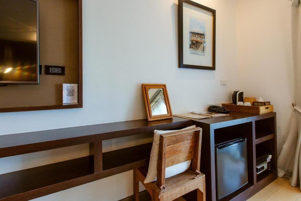 Double Room with Lake View room - Image 3