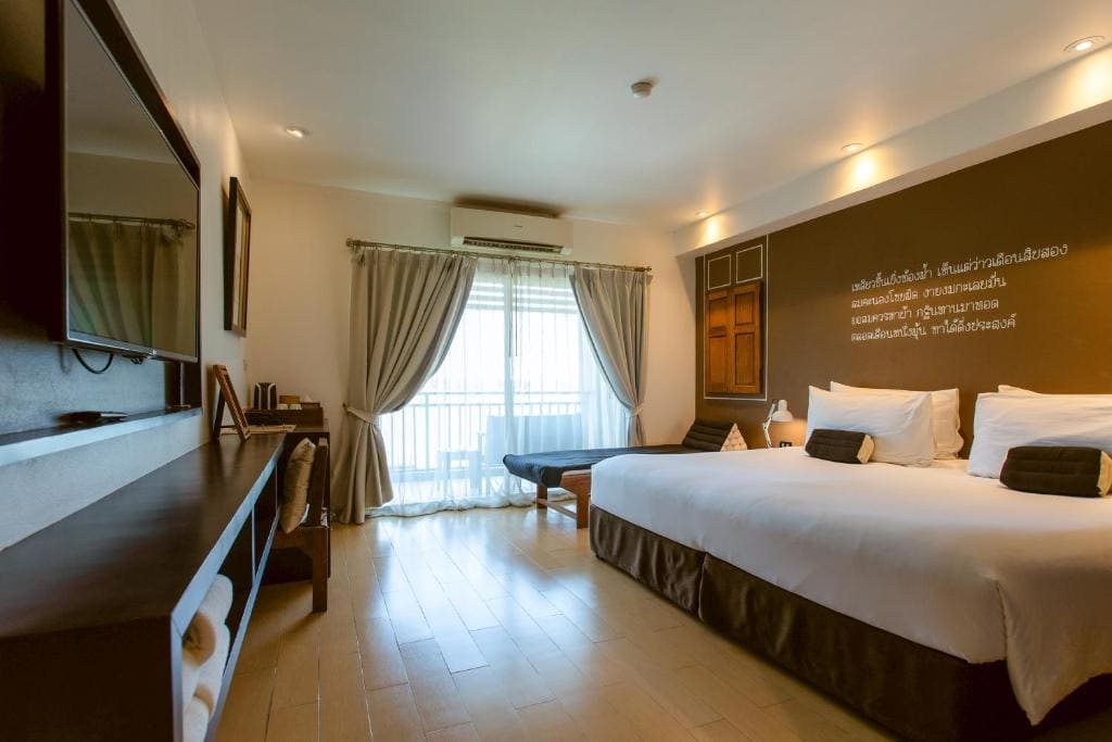 Double Room with Lake View room - Image 1