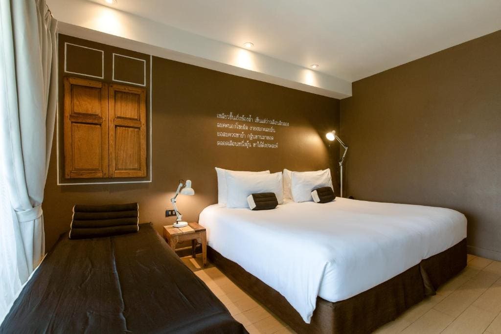 Double Room with Lake View room - Image 2