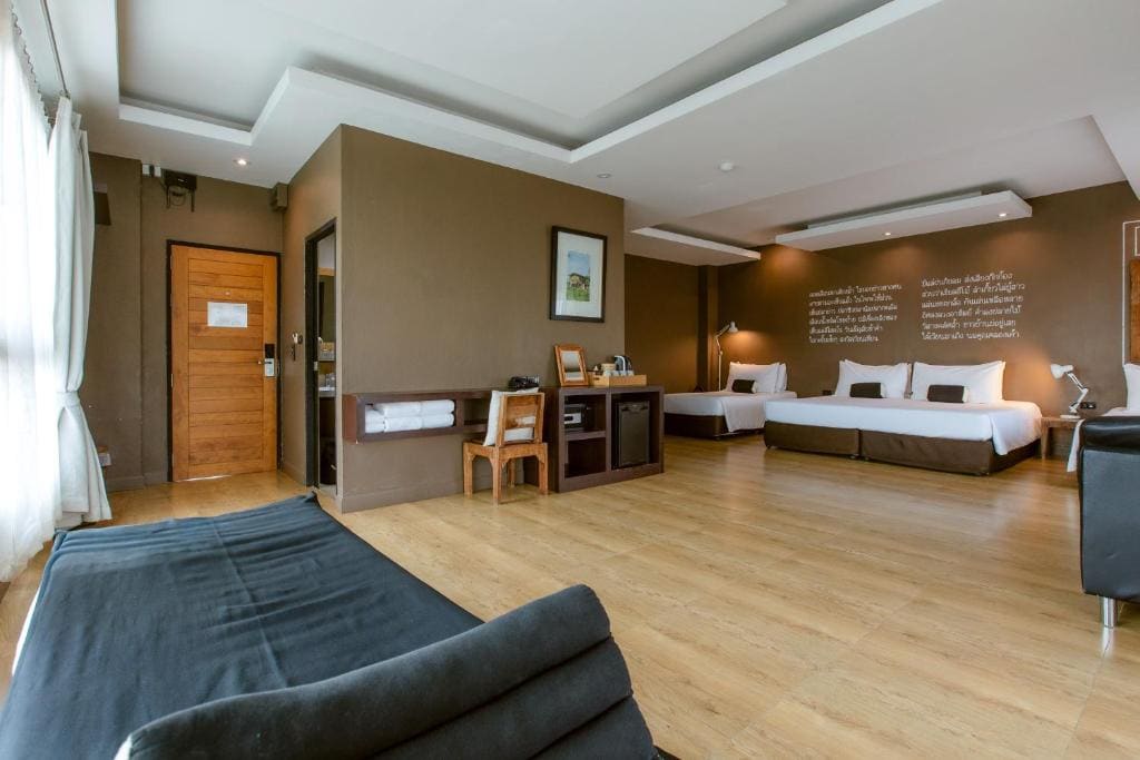 Family Room room - Image 2