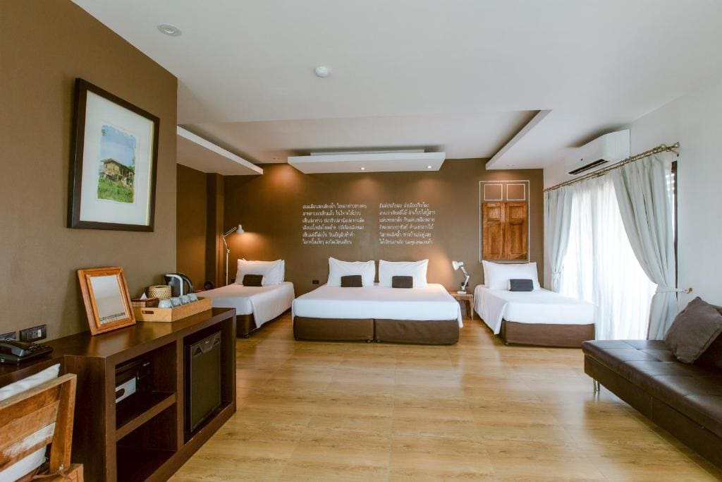 Family Room room - Image 3