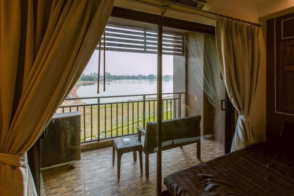 Twin Room with Lake View room - Image 3
