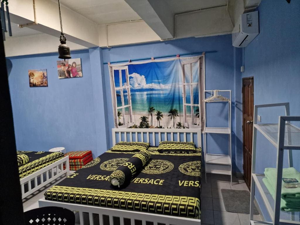 Deluxe Family Room room - Image 1