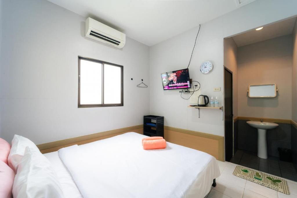 Standard King Room room - Image 2