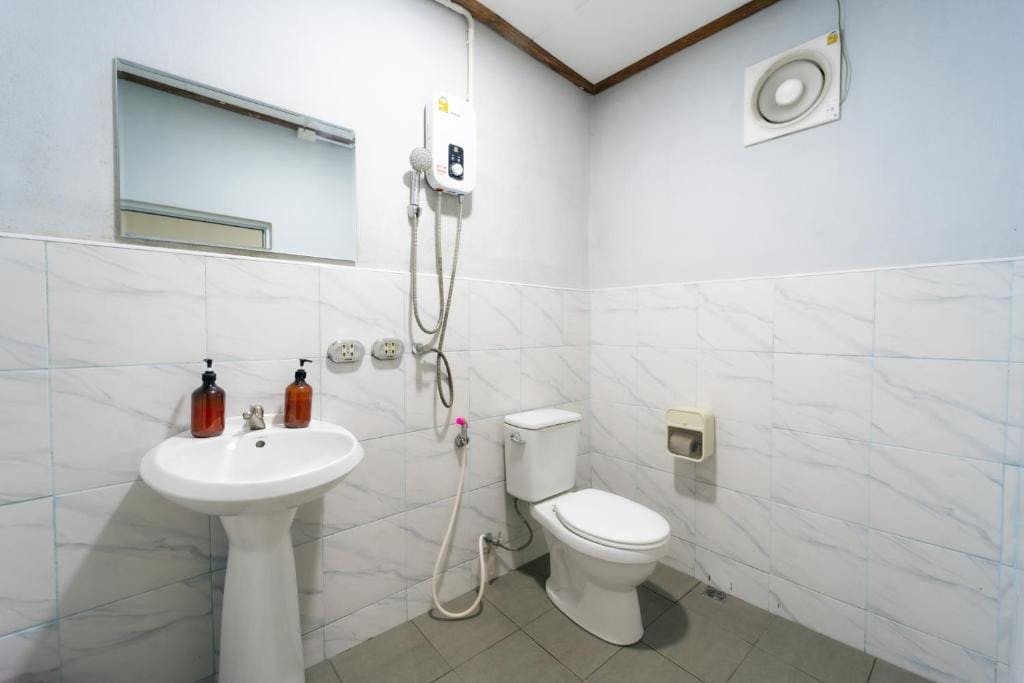 4-Bed Mixed Dormitory Room room - Image 3