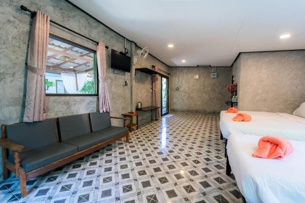 Standard Quadruple Room room - Image 1