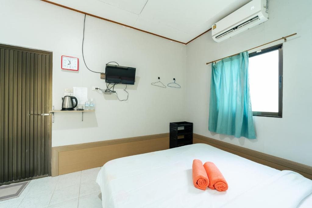 Standard Triple Room room - Image 1
