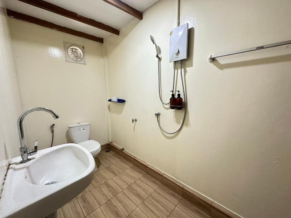 One-Bedroom House room - Image 2