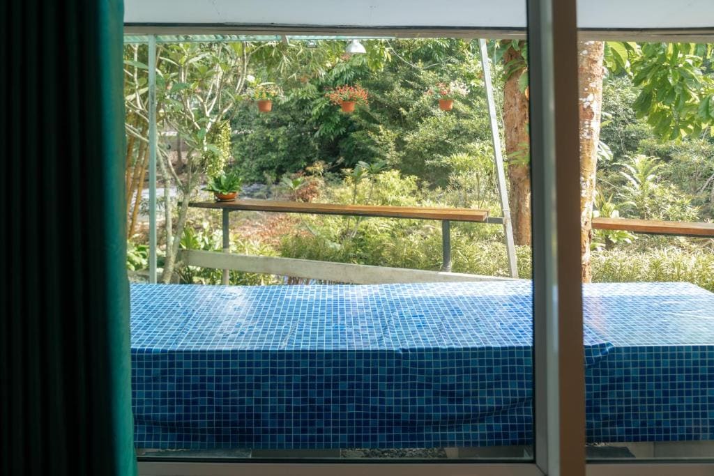 Bungalow - Water Front room - Image 3