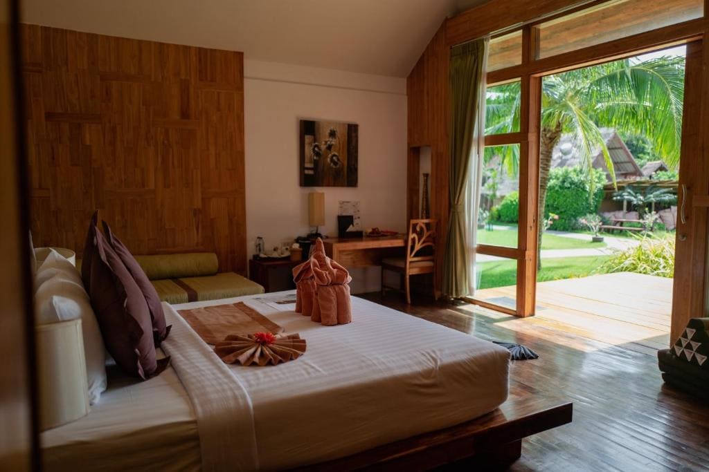 Honeymoon Bungalow with Sea View room - Image 1