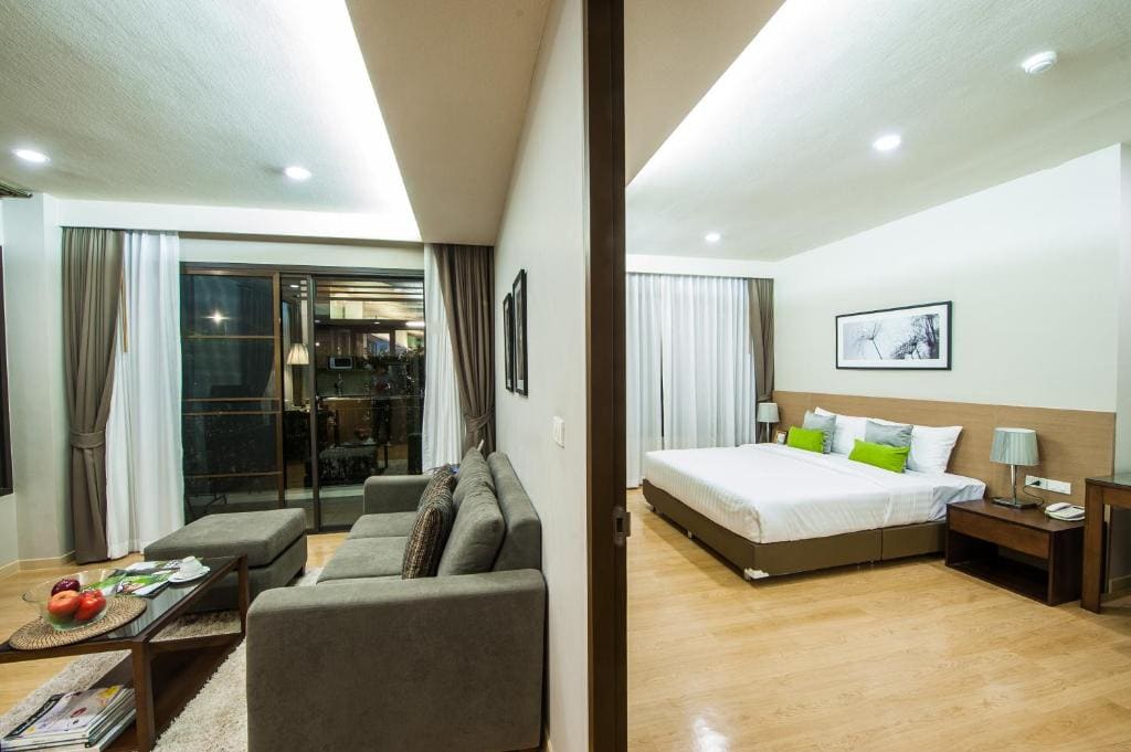 One Bedroom Suite (King Bed) room - Image 2