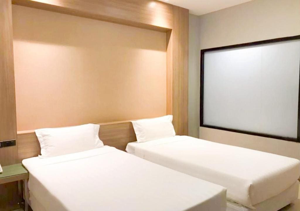 Deluxe Twin Room room - Image 1