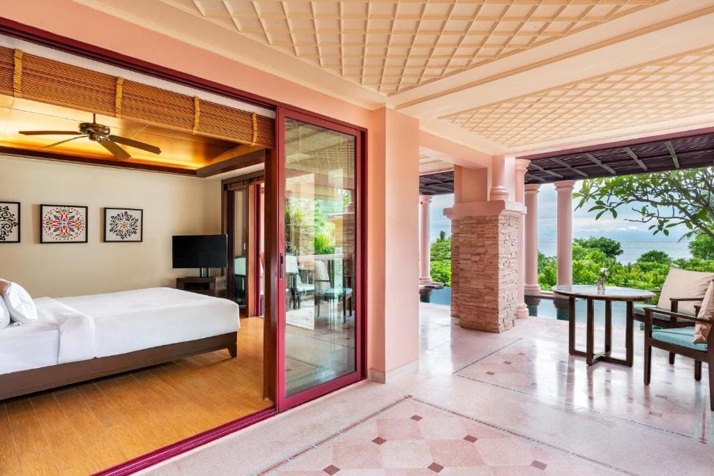 Luxury Pool Suite - Double Double room - Image 3