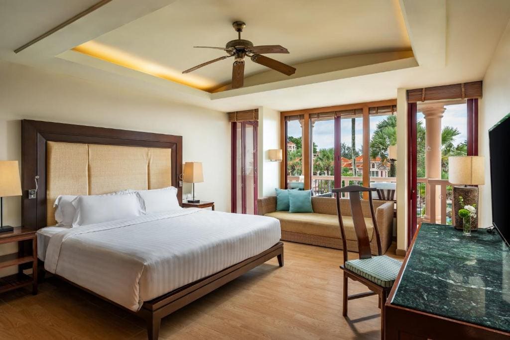Luxury Pool Suite - Double Double room - Image 1
