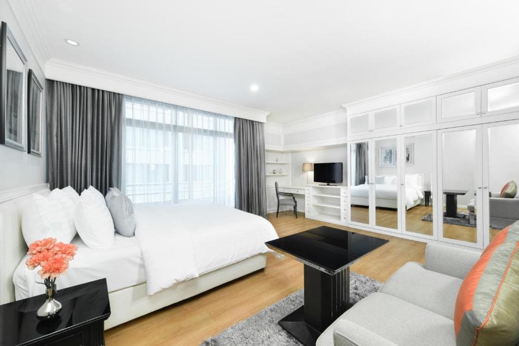 Grand Deluxe King Room room - Image 1
