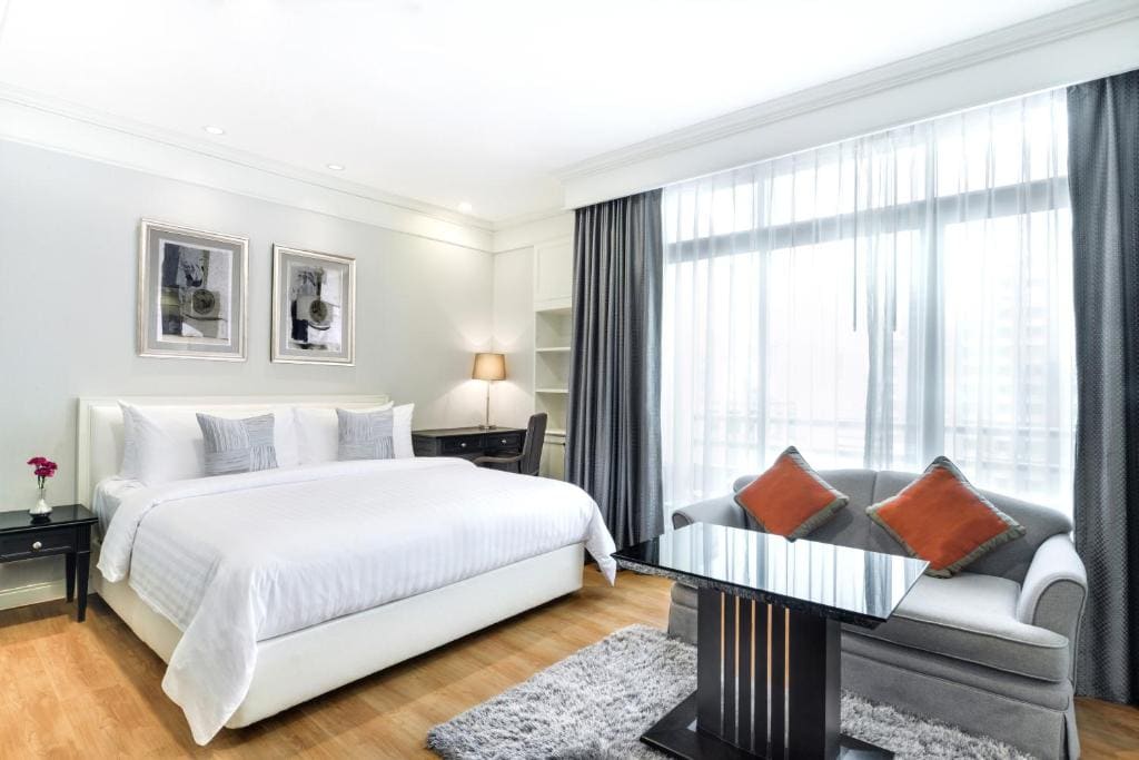 Grand Deluxe King Room room - Image 3