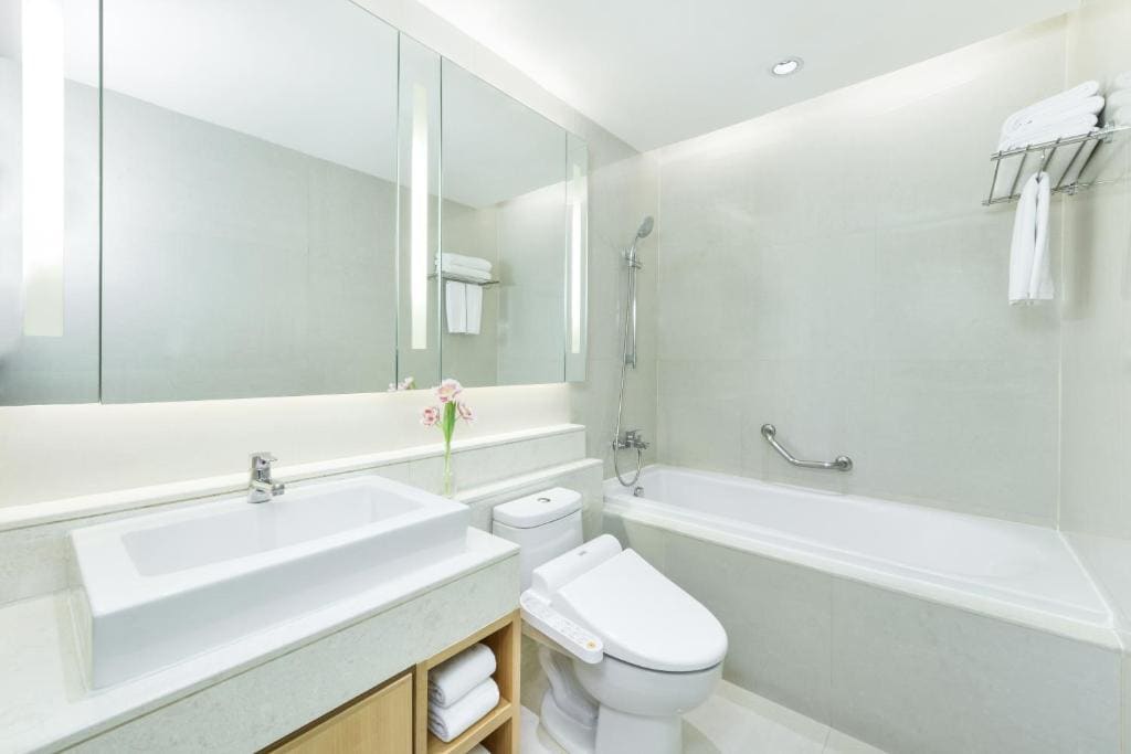 Grand Deluxe King Room room - Image 2