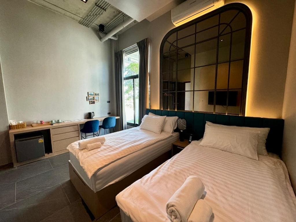 Superior Twin Room room - Image 3