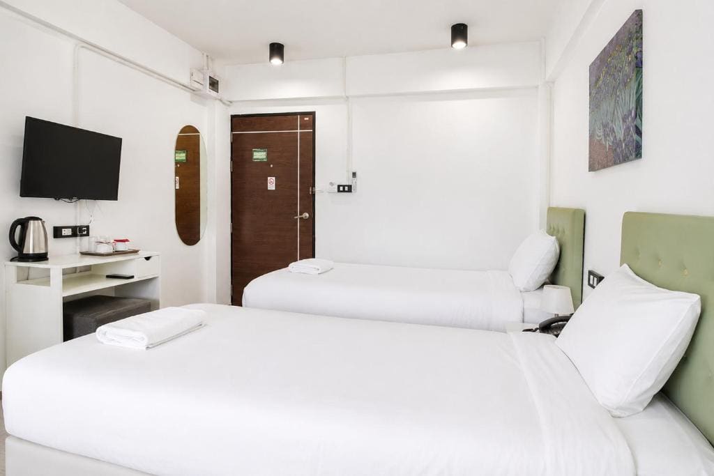 Deluxe Twin Room room - Image 3
