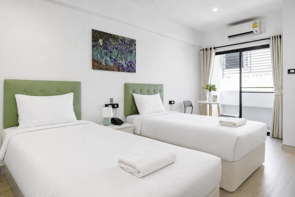 Deluxe Twin Room room - Image 1