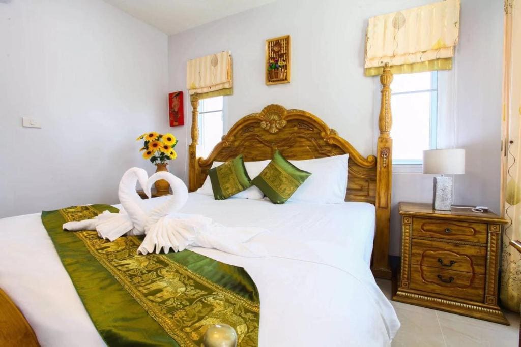 Queen Room with Balcony room - Image 3