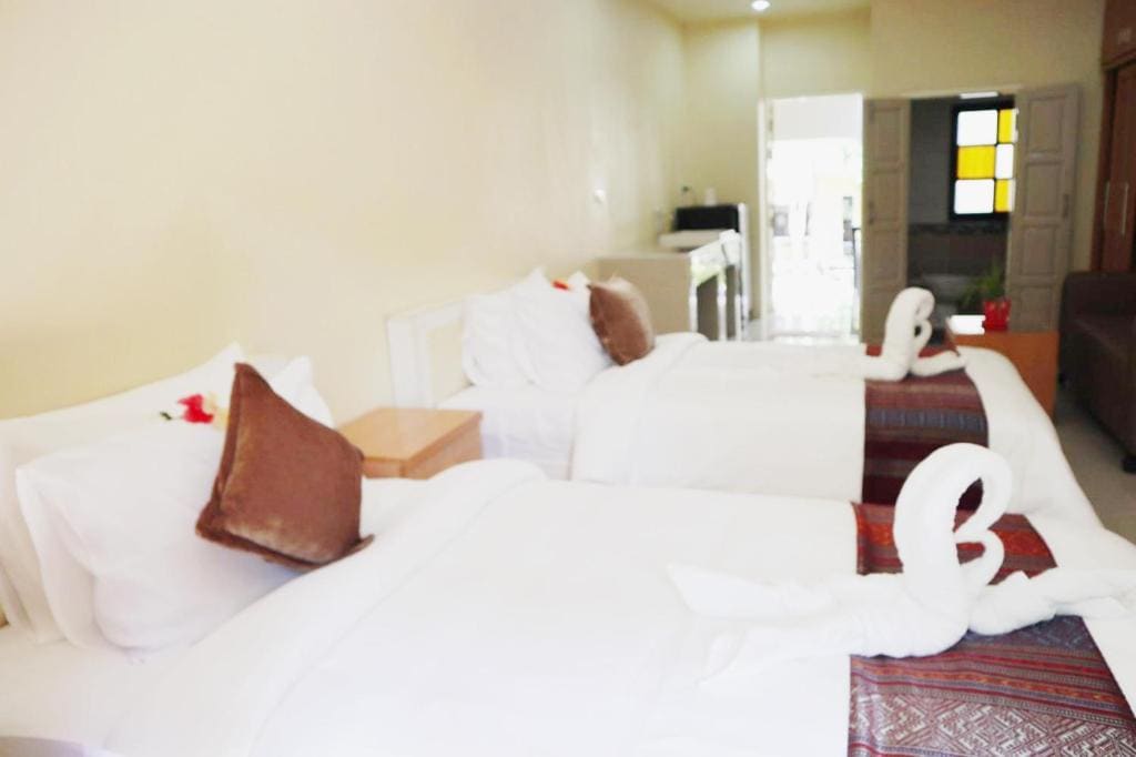 Deluxe Twin Room room - Image 1