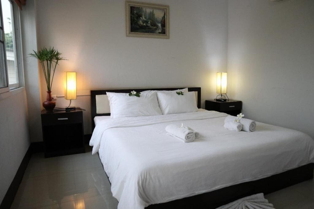 Single Room with Balcony room - Image 3