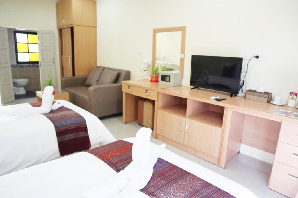 Deluxe Twin Room room - Image 2